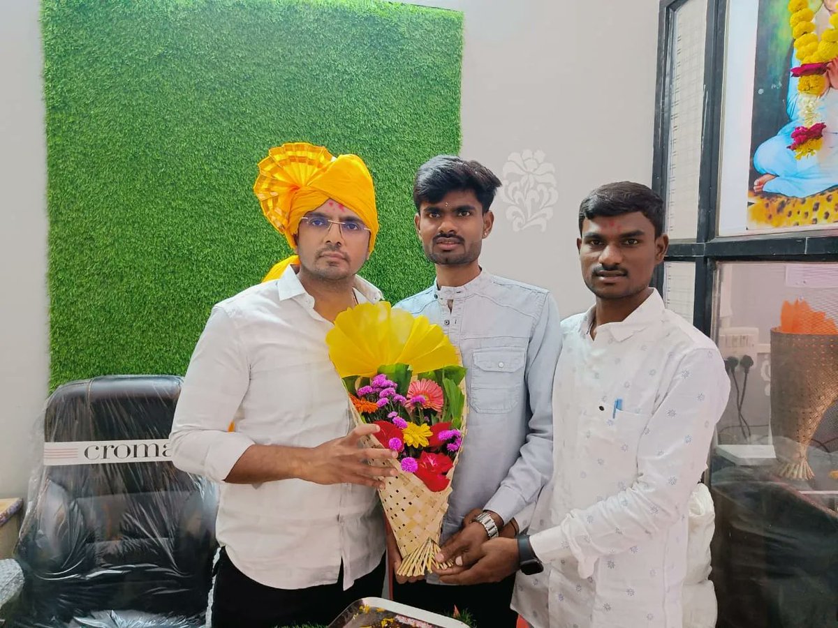 Ykshirsagar81's tweet photo. आज शहरातील सावता माळी चौक परिसरात सुजित गुंजाळ व अभिजित गायकवाड यांच्या सत्यम ग्राफिक्स या डिजिटल प्रिंटिग प्रेसचे उद्घाटन केले.
याप्रसंगी सुजित आणि अभिजित यांना पुढील वाटचालीसाठी शुभेच्छा दिल्या.
#Congratulations #DigitalPrintingPRESS #printingpress #inauguration #शुभेच्छा https://t.co/mGUgpwIkzu