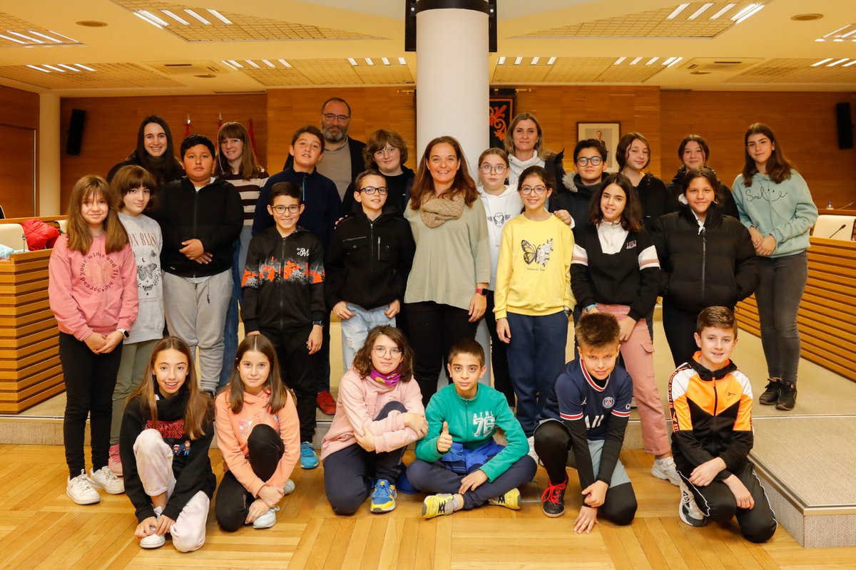 aytogetafe's tweet photo. La alcaldesa ha recibido a los alumnos y alumnas de 6º A del CEIP Concepción Arenal que esta mañana han visitado el Ayuntamiento de #Getafe https://t.co/sKyURDKuV3