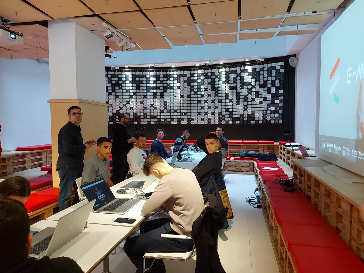 #BizkaiaEgiten

📢Empieza la partida final del concurso de #SimulaciónEmpresarial E-Mprende 

🔹10 jugadores 
🔹presencial
⏰ 16 - 17.45
📍 #Beaz. Sabino Arana, 8. Bilbao
🗣️ <a href="/_INNITIUS/">Innitius</a> <a href="/Neurologyca_/">Neurologyca</a> <a href="/Smowltech/">SMOWL Proctoring 🦉</a>
🏆🏆 entrega de premios

¡No te lo pierdas!