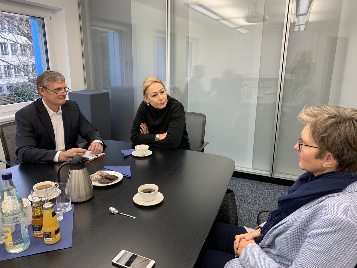 vbw_online's tweet photo. vbw im Austausch mit #DGNB-Vorständin @c_lemaitre_dgnb zum Thema #Nachhaltigkeit gemeinwohlorientierte #Wohnungswirtschaft und gemeinsame Ziele beim #Strategiedialog #bezahlbaresWohnen und #InnovativesBauen
👉https://t.co/hW3aY6ZnMO
#Zertifizierung #CSR https://t.co/e2Ew2JDvRz