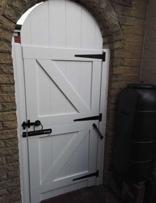 Straight top or arched top? Grey or white? Side panel or no side panel? Whichever type of gate you need Faster Plastics is sure to have one that's just right for you!

Order one today! 
fasterplastics.co.uk

#fasterplastics #Gates #pvc #durable #zeromaintenance #wirralbusiness