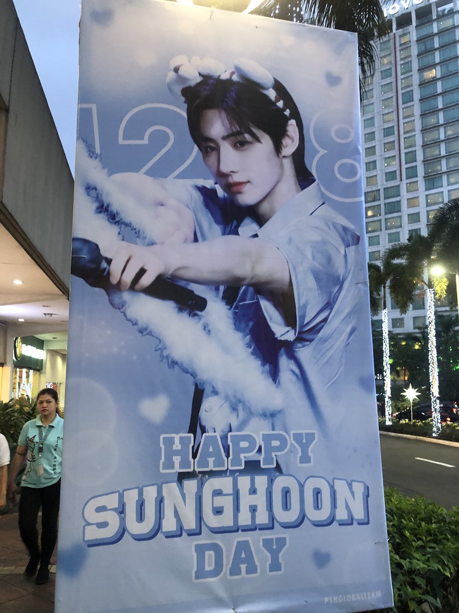 heeliftzsx's tweet photo. i finally saw enhypen's lamp posts 🥹💗 https://t.co/NVI9X9Vceo