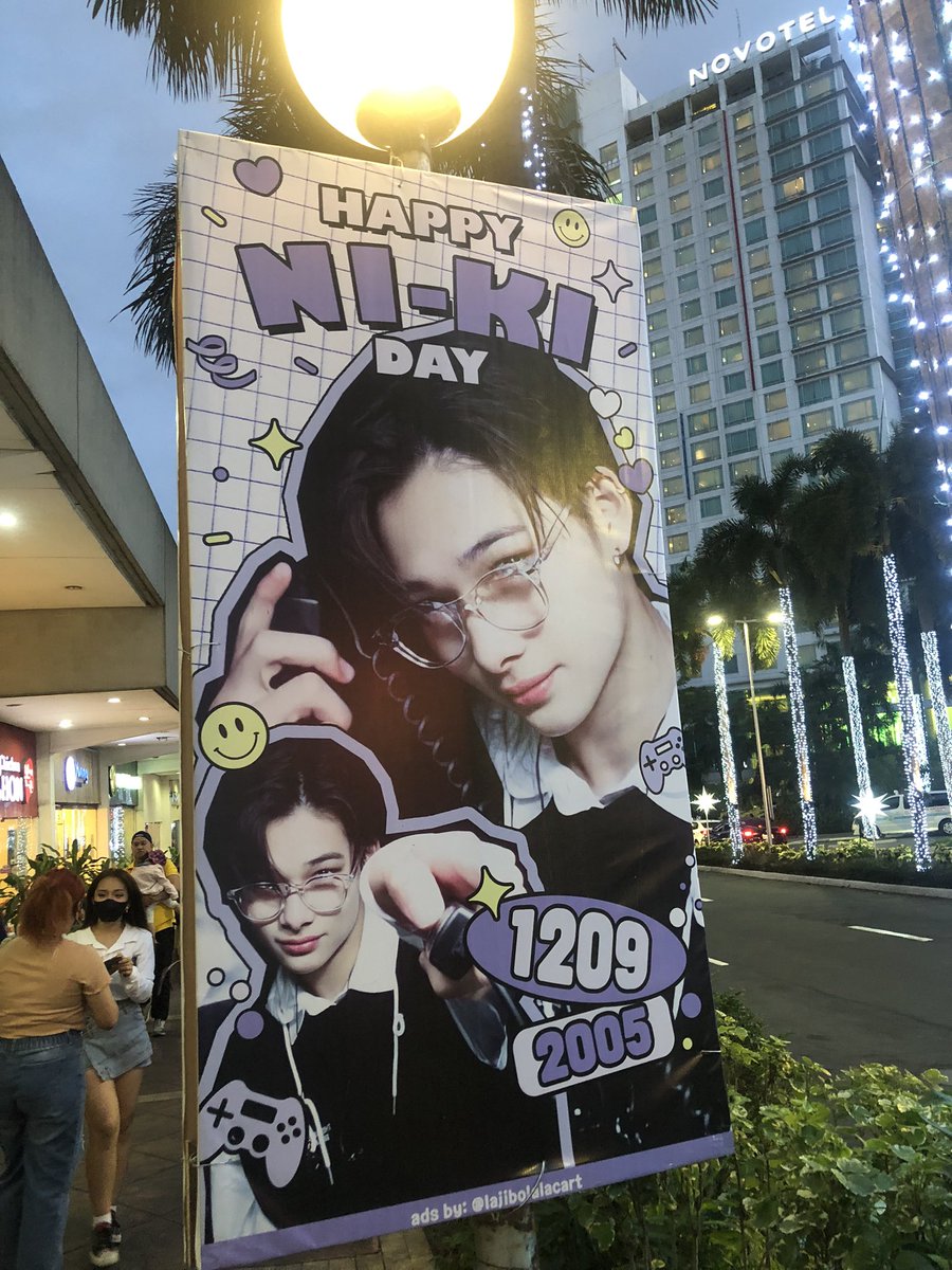 heeliftzsx's tweet photo. i finally saw enhypen's lamp posts 🥹💗 https://t.co/NVI9X9Vceo