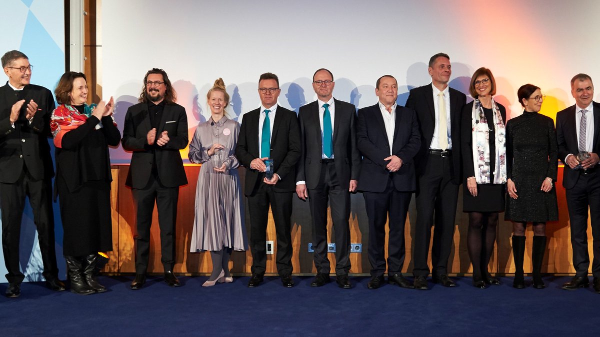 BayStMWi's tweet photo. Wir gratulieren den Gewinnern des #Exportpreis Bayern 2022 👏  Und das sind sie:

🏆 Kategorie Industrie: IMES Intelligent Measuring Systems
🏆 Kategorie Dienstleitung: Axiros GmbH 
🏆 Kategorie Handwerk: Walter Föckersperger GmbH 
🏆 Kategorie Genussland: supernutural https://t.co/vpK5ZGeQ3D