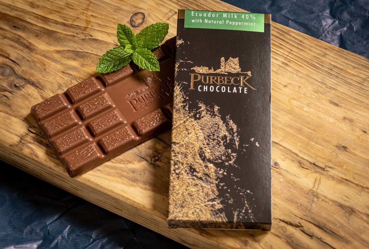 Milk with Natural Peppermint. With every mouthful you will experience the intense body of roasted cocoa with the refreshing zing of a natural peppermint infusion.
#mintchocolatepalette #Freshtaste #ChristmasGifts