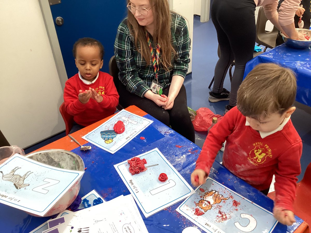 WyvilPrimary's tweet photo. Today during Early Words Together,Nursery children and carers made their hands stronger by making play dough. #NationalLiteracyTrust #EarlyWordsTogether #EYFSatWyvil #LiteracyatWyvil https://t.co/P4LkifncrA