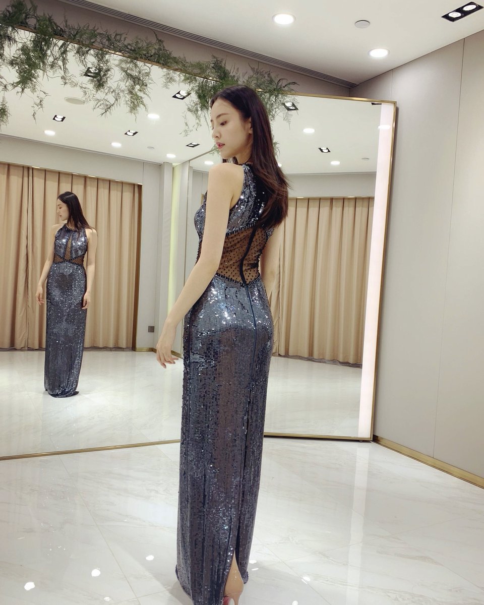 lilmontego's tweet image. The best things in life are free, and the second best are very expensive. I like to see the money I earned... Hanging in my closet. 😍😍