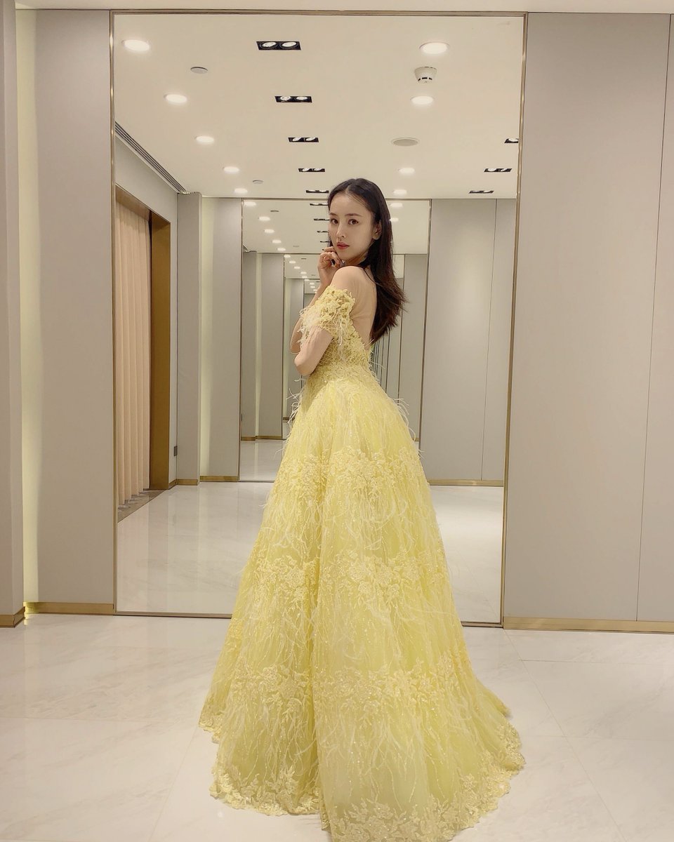 lilmontego's tweet image. The best things in life are free, and the second best are very expensive. I like to see the money I earned... Hanging in my closet. 😍😍