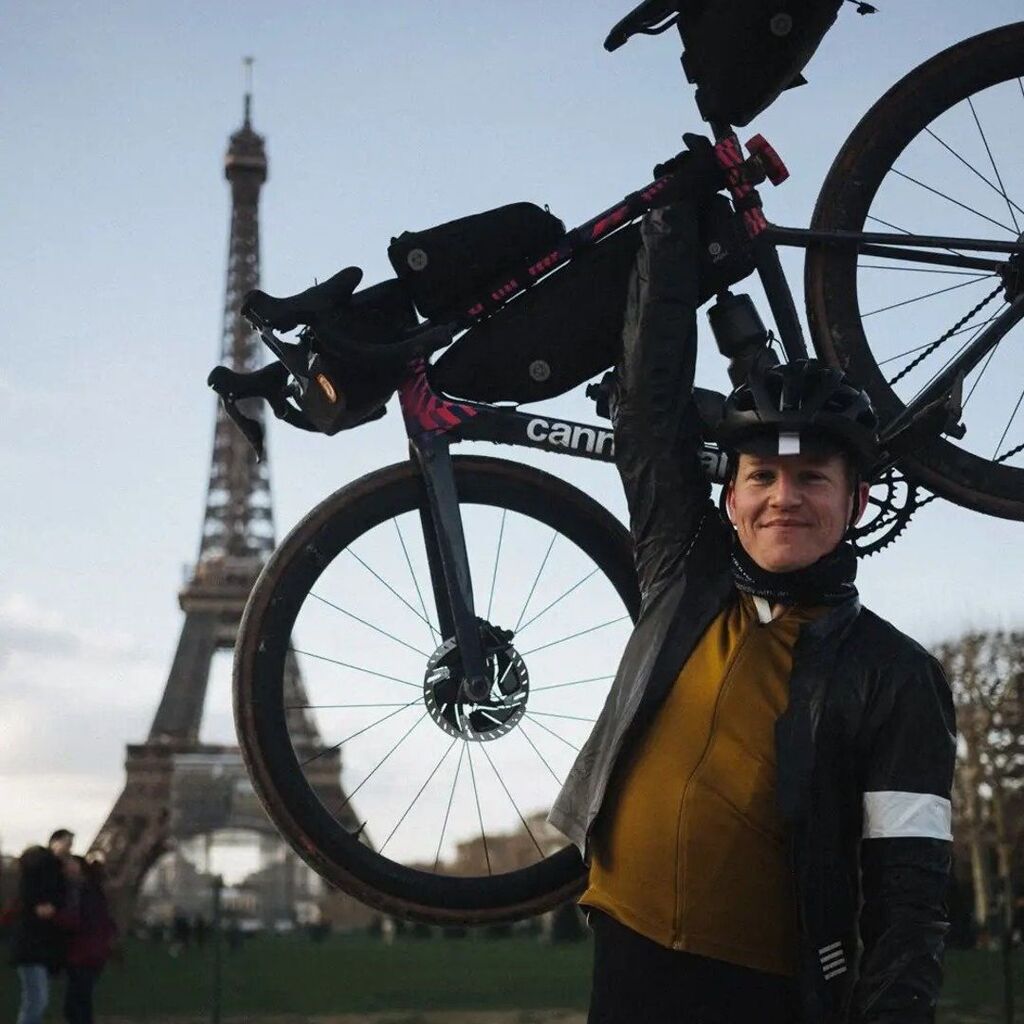 4 Tage Winter Bikepacking von Arnhem nach Paris

Ah Paris, eine meiner Lieblingsstädte (um dort Urlaub zu machen) - das Essen, die Kultur, der Vibe ... also immer eine Reise wert. Fahrradfreundlich ist sie auch - und deshalb macht es durchaus Sinn auch m… instagr.am/p/Cln2d48MrHh/