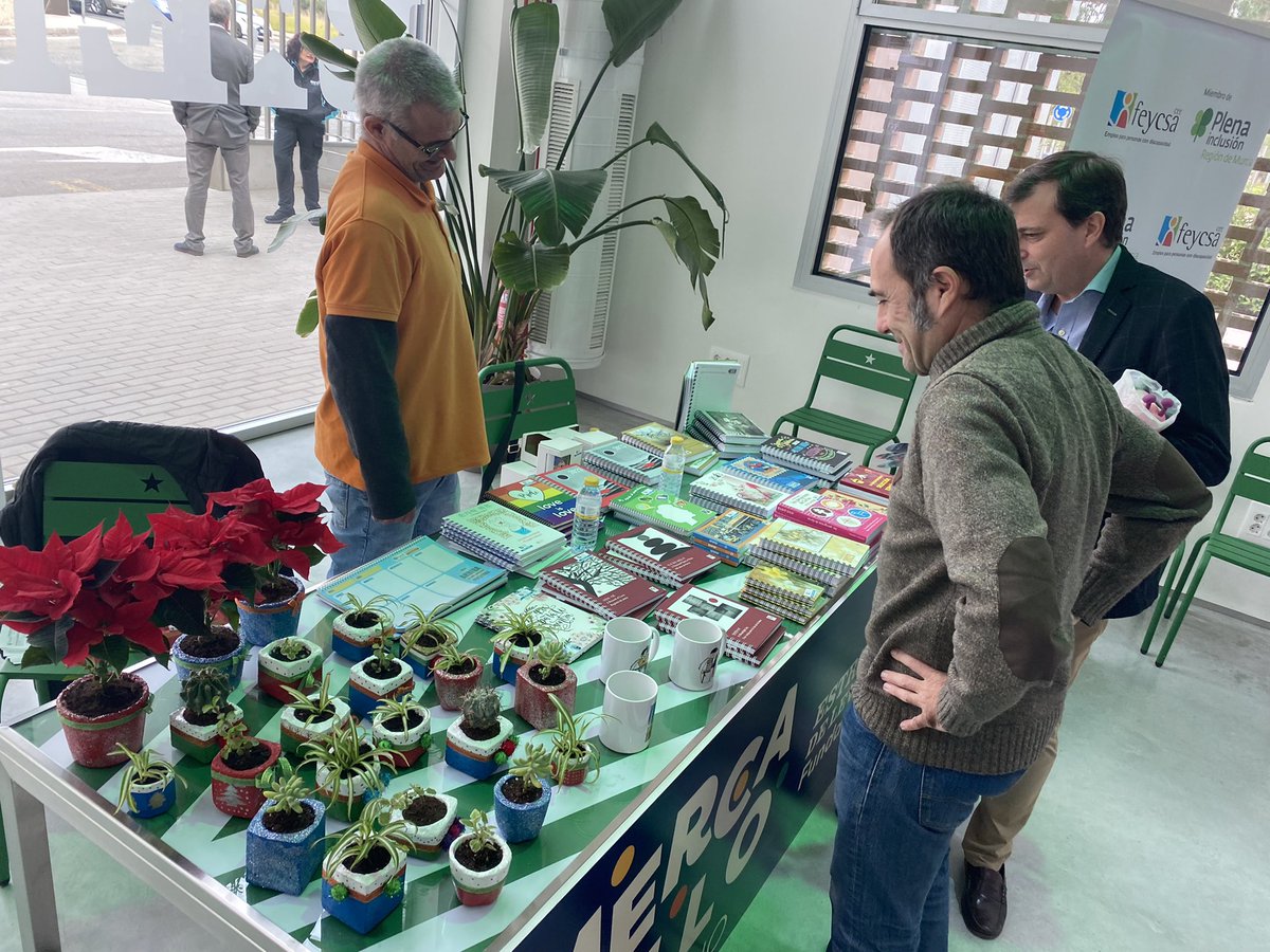 yayodelgado's tweet photo. A tope en el #MercadilloSolidario de la @FEstrellaLevan con @Astrapace @FJAbandonado Fundación Ronald McDonalds @LABORVIVA #Feycsa https://t.co/Npl2EpCdgC