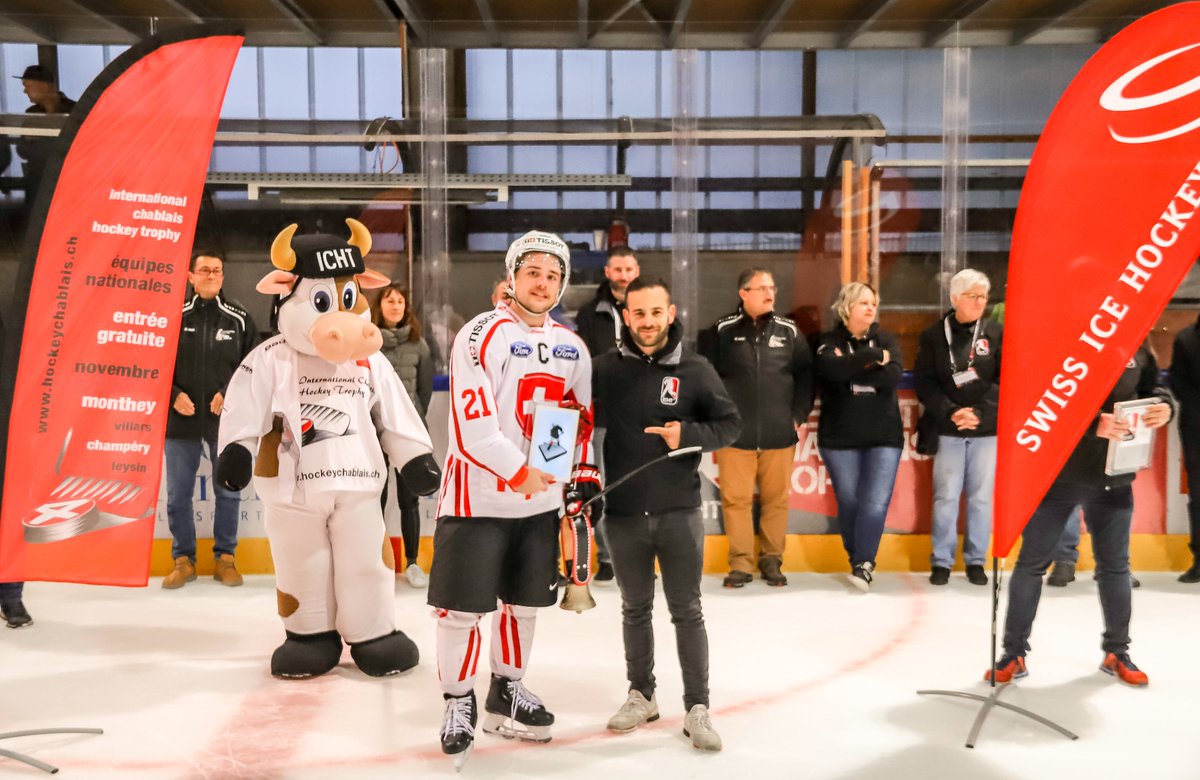 MedalVerse's tweet photo. 💥 MedalVerse x ICHT 2022 💥

🏒 C'est une première pour un tournoi de Hockey, et nous y étions!

Nous sommes fiers de cette collaboration avec les organisateurs de l'ICHT pour fournir des récompenses NFT aux MVP des matches et du tournoi!

#NFTreward https://t.co/qzLJxBD5n5