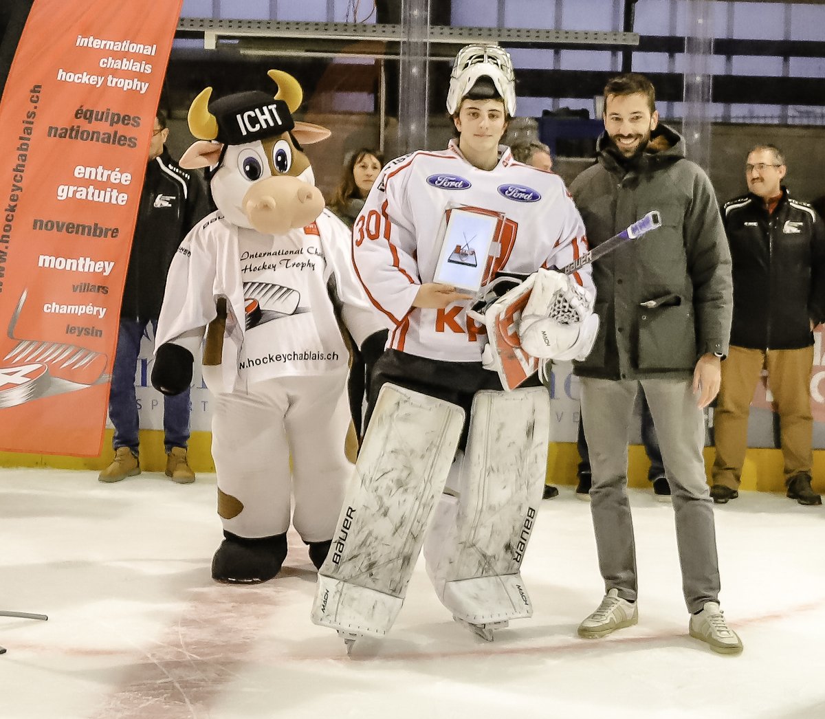 MedalVerse's tweet photo. 💥 MedalVerse x ICHT 2022 💥

🏒 C'est une première pour un tournoi de Hockey, et nous y étions!

Nous sommes fiers de cette collaboration avec les organisateurs de l'ICHT pour fournir des récompenses NFT aux MVP des matches et du tournoi!

#NFTreward https://t.co/qzLJxBD5n5