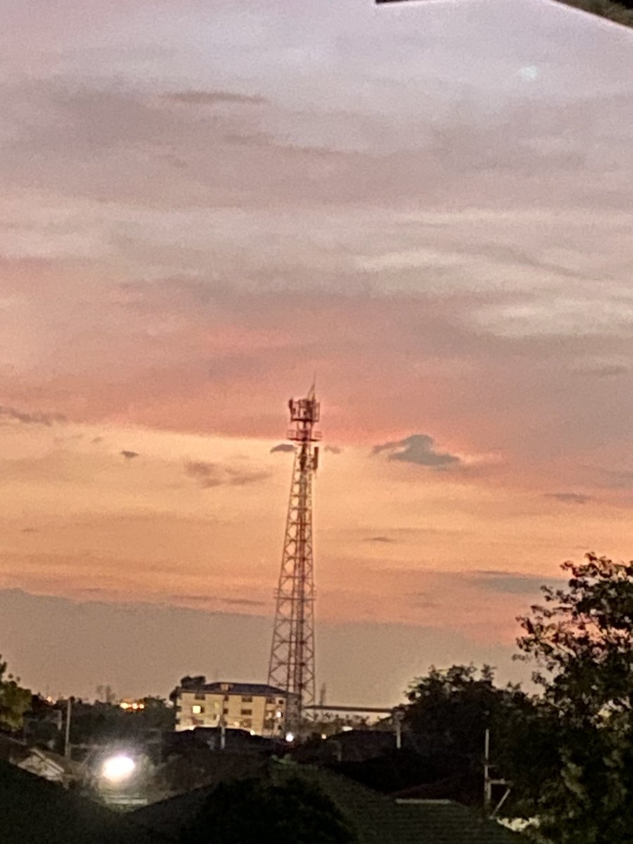 ท้องฟ้าค่ำแรกของเดือนธันวาคม 🌈