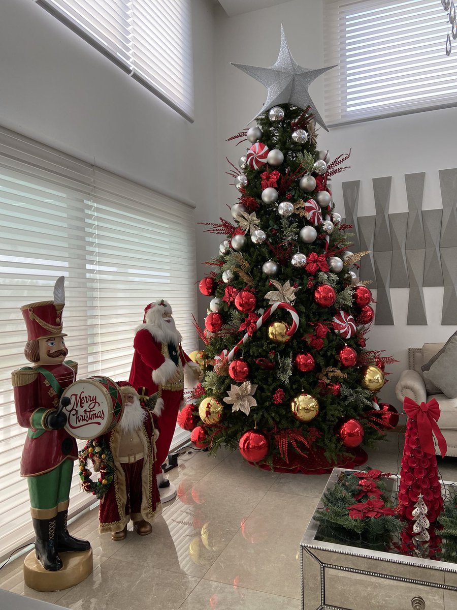 crespanatural's tweet photo. @MuchoGustoMEGA @jananeme @KarendTV Mi árbol de Navidad de 4 metros 🎄 https://t.co/P9vuUAE2Zh