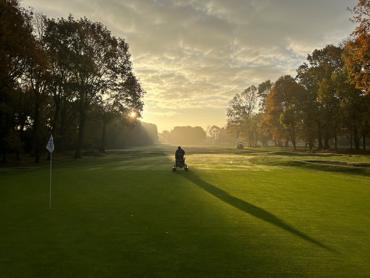 LPGCcmanager's tweet photo. A nice turf iron after yesterdays deep aeration. Followed by a granular application of @rigbytaylor 3-0-12 to strengthen us up going into winter! Absolutely loving this weather after a difficult 6 weeks @LangleyParkGC https://t.co/4XkpIIYdrn