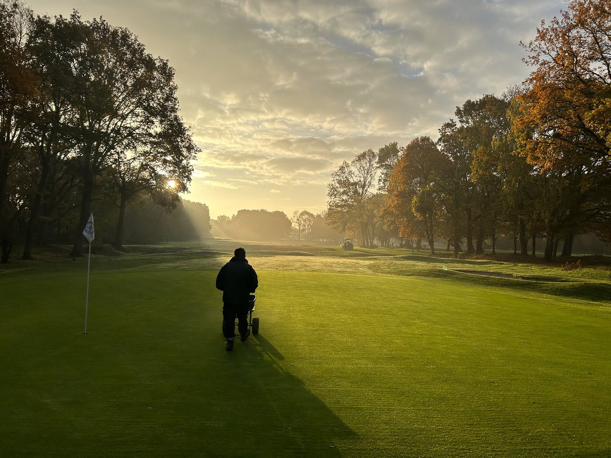 A nice turf iron after yesterdays deep aeration. Followed by a granular application of <a href="/rigbytaylor/">Rigby Taylor</a> 3-0-12 to strengthen us up going into winter! Absolutely loving this weather after a difficult 6 weeks <a href="/LangleyParkGC/">Langley Park GC</a>