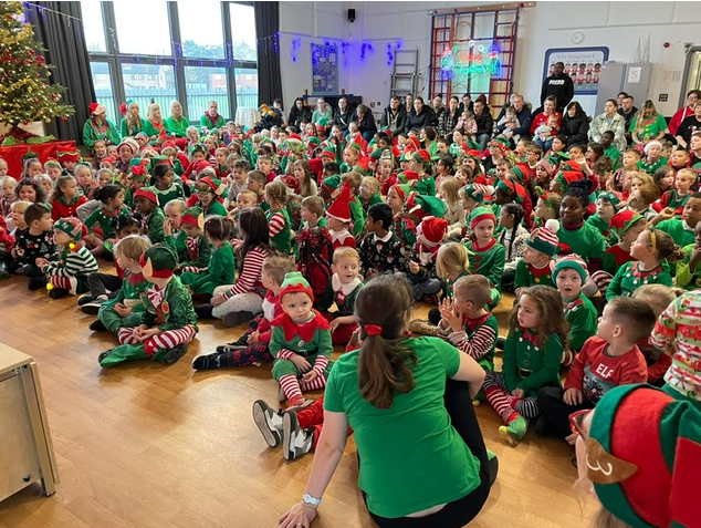 SpringfieldDLT's tweet image. It's beginning to look a lot like Christmas.....at SPA.
This year Santa sent his Reindeer to deliver the Elves.