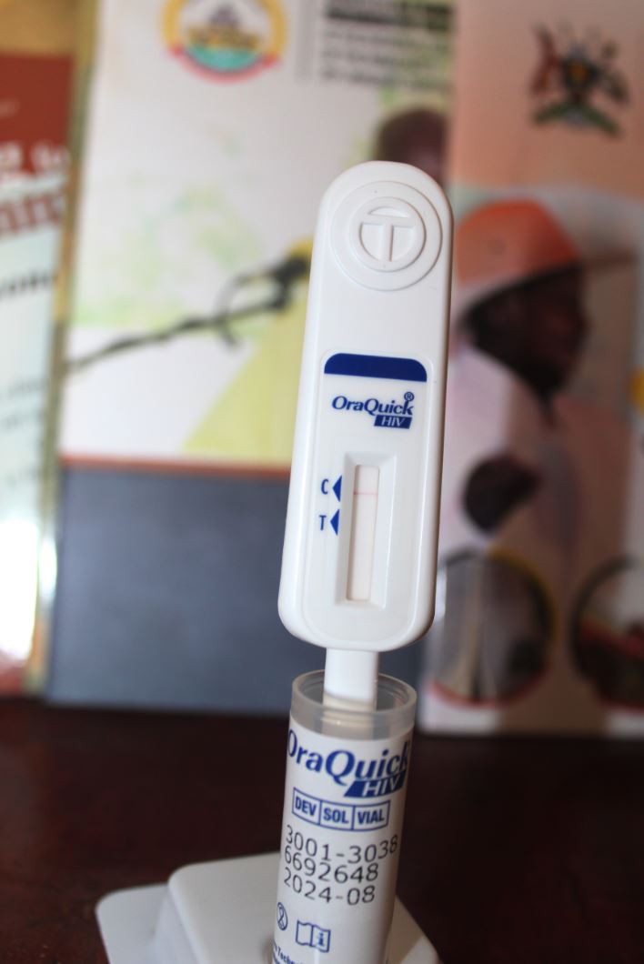noah_omuya's tweet photo. I took an initiative to do an HIV self test this morning before I started with my engagements.
I join President @KagutaMuseveni to encourage youth to take #HIVAids seriously and stop being reckless with life.
You can also read the guidelines in #PIASCY.
#EndAIDS2030Ug https://t.co/u5aN8tchDK