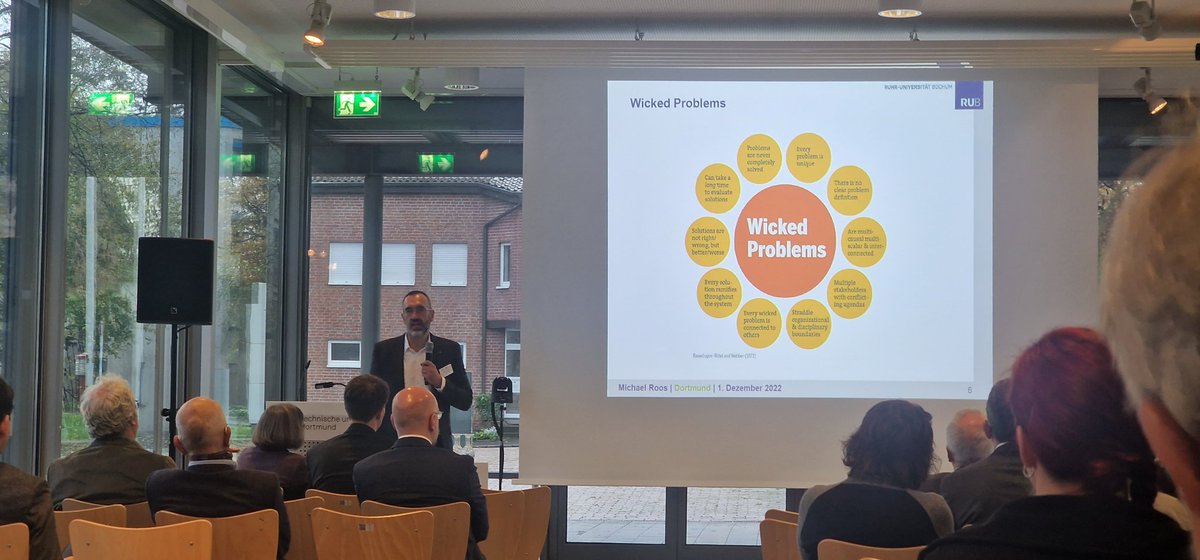 RobinAChang's tweet photo. Some new ideas, familiar faces, and a reason to discuss #urbancomplexity in the Ruhr. Thanks @uniallianz and @EGLVde  amongst others for the 4th KoMet Day. The insights would not have been possible without Michael Roos, @DiegoRybski and @GerritsLasse! https://t.co/8ByTtSBG2L