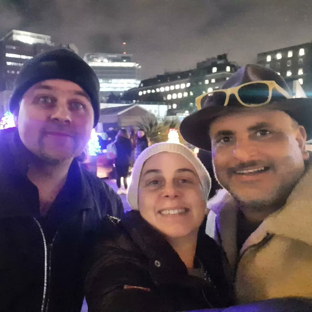 LondonersLondon's tweet photo. My 158th #PaulAtherton's #ALondonersLife - Londoners Love Christmas.Fab night with friends #TamaraThomas & #AlexSmith at @merchantsqevent #ChristmasLights, free mulled cider @LockhouseLondon, songs #thebombshells, mince pies @cosmiccharity & stilt fairy #LetsGuide #UniquelyLondon https://t.co/cEU4KWaNEj