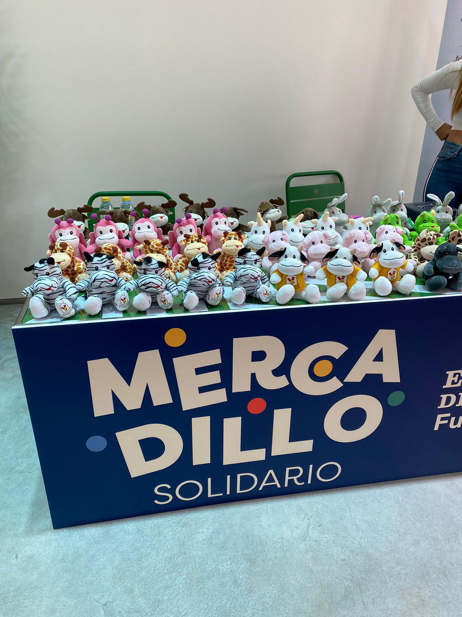 FEstrellaLevan's tweet photo. 🤩 Os esperamos hasta las 14:30h en el #MercadilloSolidario de #Navidad que hemos organizado en la Sala de Catas de la fábrica @estrellalevante junto a @Astrapace, #FEYCSA, @FundacionRonald y @FJAbandonado ❤. https://t.co/yPV1l3PV7G