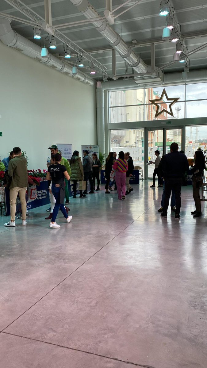FEstrellaLevan's tweet photo. 🤩 Os esperamos hasta las 14:30h en el #MercadilloSolidario de #Navidad que hemos organizado en la Sala de Catas de la fábrica @estrellalevante junto a @Astrapace, #FEYCSA, @FundacionRonald y @FJAbandonado ❤. https://t.co/yPV1l3PV7G