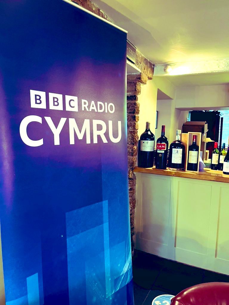 RealShanCothi's tweet image. Llongyfarchiadau i Aled Lewis o Rhiwlas ar ennill cystadleuaeth Ffotograffiaeth Brydeinig yng nghategori #tirwedd Gwych! Noson dda yn y Dorchester Aled! 👍Dyma’r llun buddugol ond ewch i’w wefan i werthfawrogi’r galeri sy ganddo! #borecothi @BBCRadioCymru aledlewisphotography.com