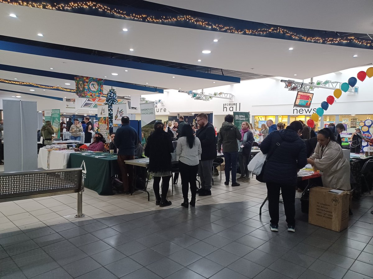 ReadEasyMSW's tweet photo. Thanks to all involved in the @CD_WCHG #communitree Fair @ForumCentre yesterday. What would we do without the commitment of volunteers and staff of #Wythenshawe groups to meet the needs of our wonderful community? @ReadEasyUK https://t.co/kbKQcc9kcZ