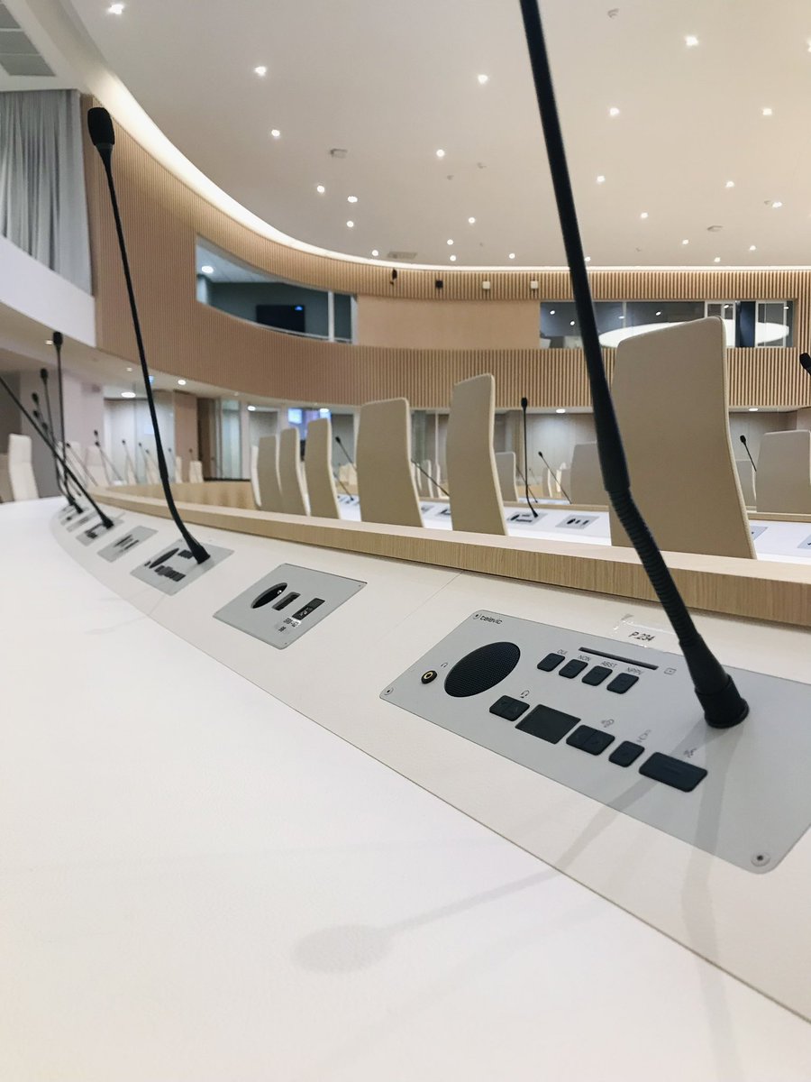 Equans_France's tweet photo. L’hémicycle de la Région @iledefrance est équipé d’un écran géant #LED pour permettre aux #élus de suivre les débats plus aisément via une solution de #streaming avec une solution de décompte du temps de parole.
#debatpublic #EquansDigital #Ineo #IneoInfracom https://t.co/Xjh8v7L3LK