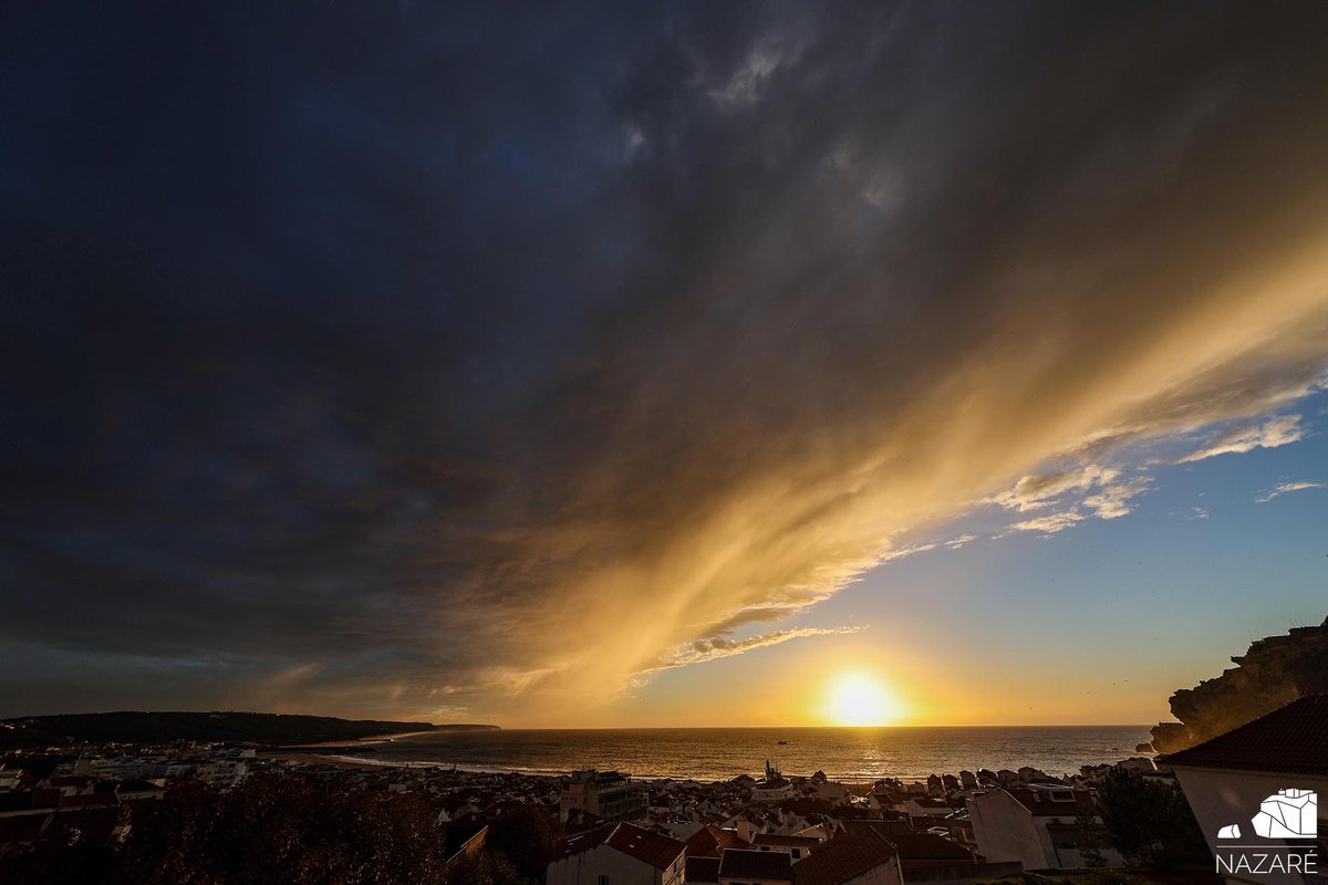 Cores de Inverno 🤗🤗
 findoutnazare.pt
#findoutnazare #nazare #visitnazare #lovenazare
#nazareportugal