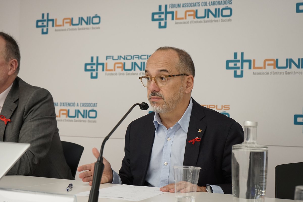 uchcat's tweet photo. 🔵Avui el conseller de @dsocialscat, @carlescampuzano, a la 124a. Assemblea de #LaUnió
👏#OrgullAssociats https://t.co/j2yANMOJKA