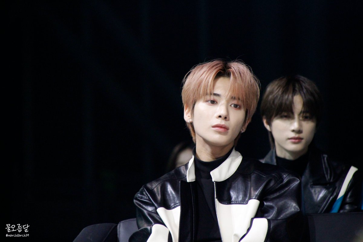 marchlarch39's tweet photo. 221126 MMA 가수대기석 투바투
#MMA #MMA2022 #TXT #투바투 #TOMORROW_X_TOGETHER #투모로우바이투게더 #TXTatMMA2022 #TAEHYUN #태현 https://t.co/tnHxSW14mT