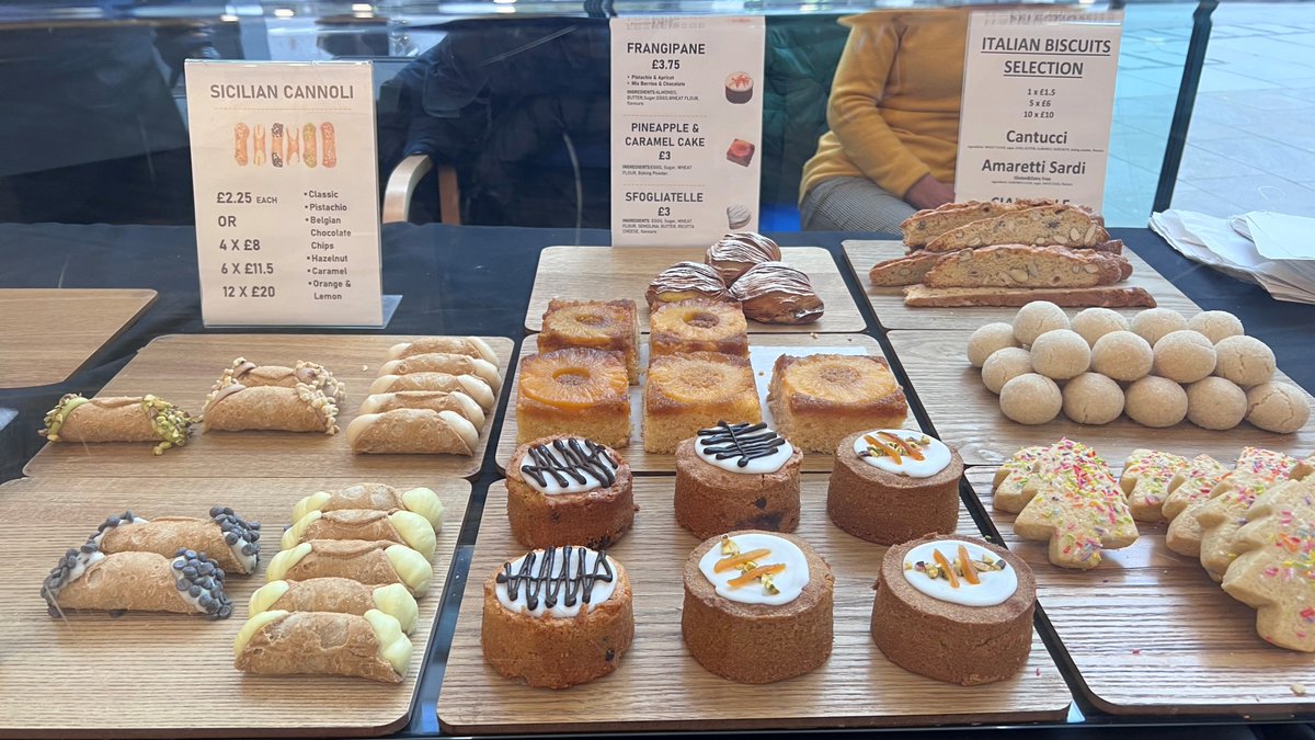 20GreshamSt's tweet photo. @20GreshamSt we welcomed back our lovely regular pop-up vendor @italianrecipe. Italian recipe is a multi-award winning patisserie and their products can be found in the best Fine Food Markets in @cityoflondon 
#Italiandessert #London #20greshamstreet 🍰🍰🍰 https://t.co/Am5sjNYutH