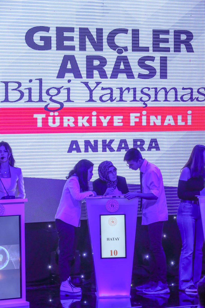 kasapoglu's tweet photo. Bakanlığımızı bugün öğrencilerimizin heyecanı sardı!😊

Gençler Arası Bilgi Yarışması'nın Türkiye finalinde gençlerimiz en iyisi olmak için yarıştı.

Kazanan bilgi oldu, okuyan, öğrenen gençlik oldu. https://t.co/NdDQhY9UNL