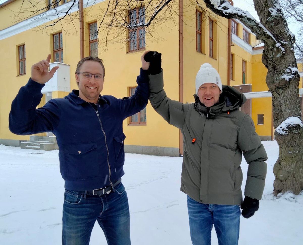 Etelä-Savon Yrittäjien ja <a href="/Tanhuvaara/">Tanhuvaara</a> ainutlaatuinen yhteishanke nostaa rimaa yrittäjien hyvinvoinnille.
Hankkeessa on mukana 107 eteläsavolaista yrittäjää. 
Tämä on kunnioitettava määrä, hienoa yrittäjät ja Etelä-Savo! 💙

#nostetaanrimaa #eteläsavonyrittäjät <a href="/suomenyrittajat/">Suomen Yrittäjät</a>