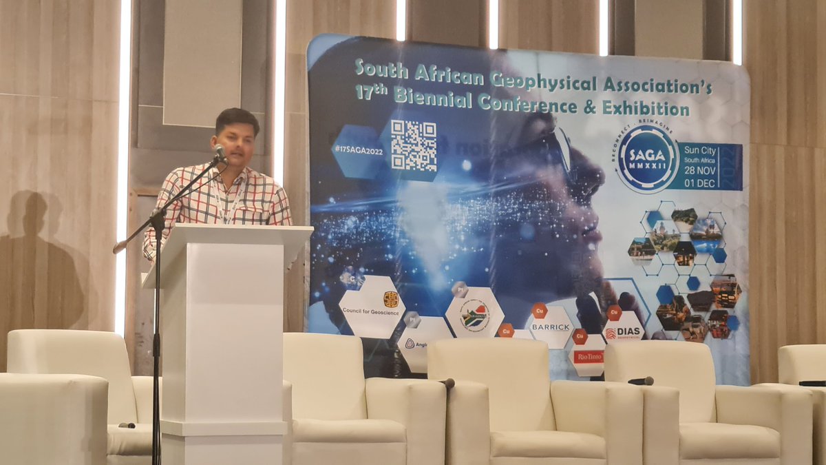 ReeceZA's tweet photo. Manish Kumar presenting a fascinating keynote on day 3 of #17SAGA2022 about copper #exploration for porphyry deposits in Kazakhstan #geophysics https://t.co/uC7pZ6Uu43