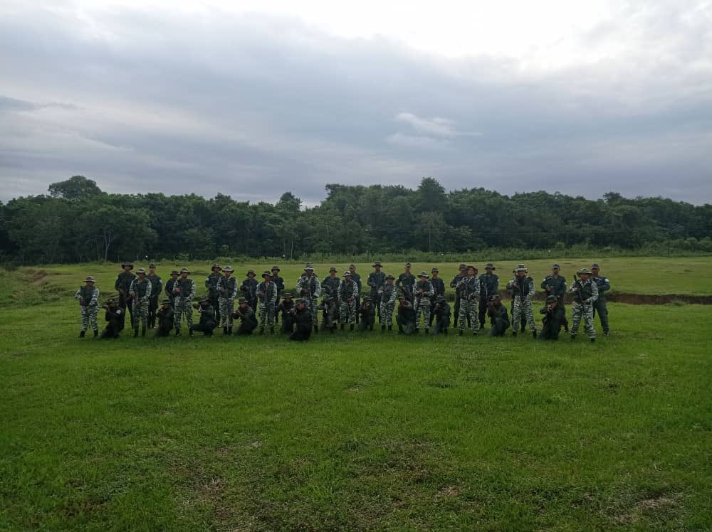 dhernandezlarez's tweet photo. En misiones de patrullaje y reconocimiento, la #FANB se mantiene desplegada de manera permanente en el eje fronterizo del estado Apure en defensa de nuestra soberanía nacional, en la operación Vuelvan Caras. https://t.co/EQ7AT7N5tK