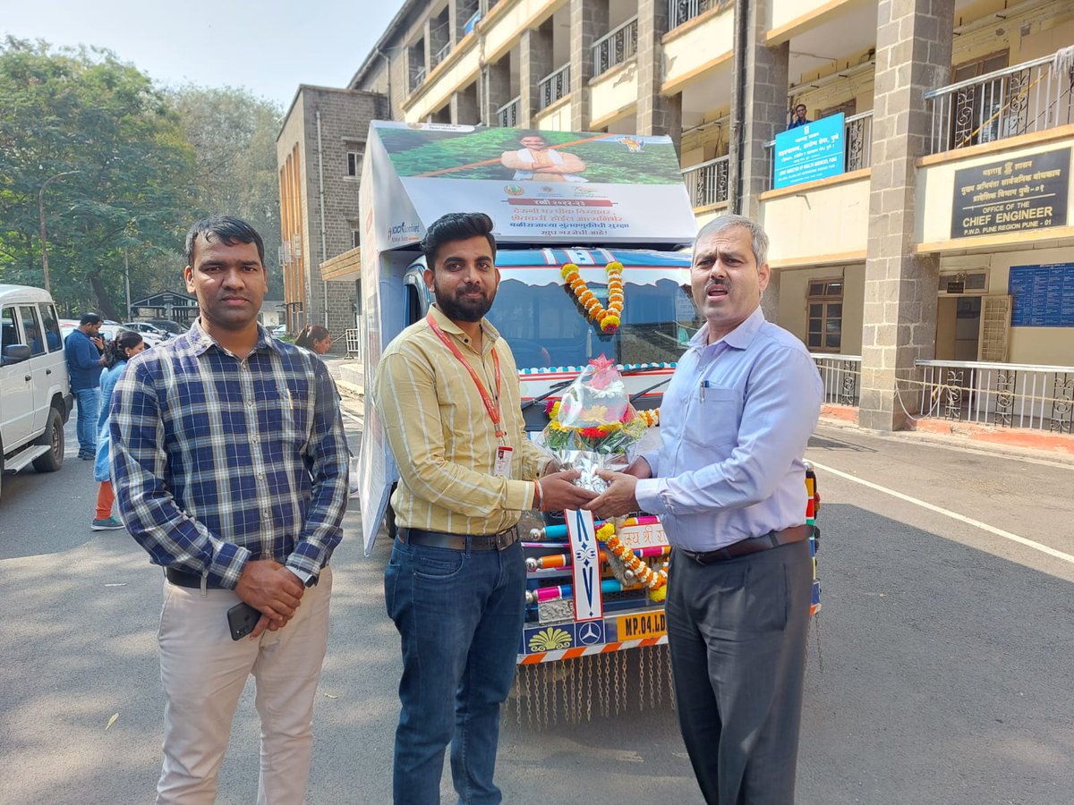 ICICILombard's tweet photo. प्रधानमंत्री पीक विमा योजने अंतर्गत सेंट्रल बिल्डिंग पुणे येथे आज प्रचार प्रसिध्दी रथाचे उद्धघाटन मुख्य सांख्यिकी विनयकुमार आवटे सर, कृषी उपसंचालक कांबळे सर व राऊत सर यांच्या हस्ते करण्यात आले.
#PMFBYWeek #PMFBY #IndiaAt75
@PMFBY https://t.co/vTFtMYMxbE