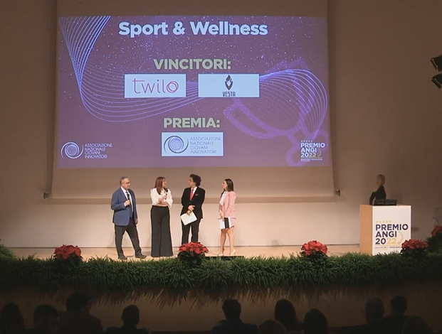 GiovannaDiTroia's tweet photo. 🏆Altra premiazione per la categoria SPORT &amp; WELLNESS

Ritira il premio @andreinaromano, CEO della #startup della Basilicata #TWILO, che crea devices innovativi che uniscono tecnologia e piacere, cercando di combattere i tabù del sesso 

 #PremioANGI https://t.co/JUkfjAVUOm