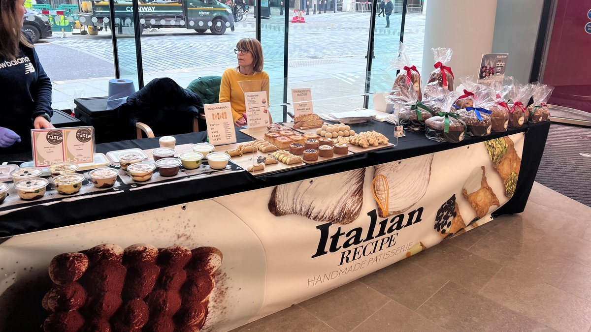 20GreshamSt's tweet photo. @20GreshamSt we welcomed back our lovely regular pop-up vendor @italianrecipe. Italian recipe is a multi-award winning patisserie and their products can be found in the best Fine Food Markets in @cityoflondon 
#Italiandessert #London #20greshamstreet 🍰🍰🍰 https://t.co/Am5sjNYutH
