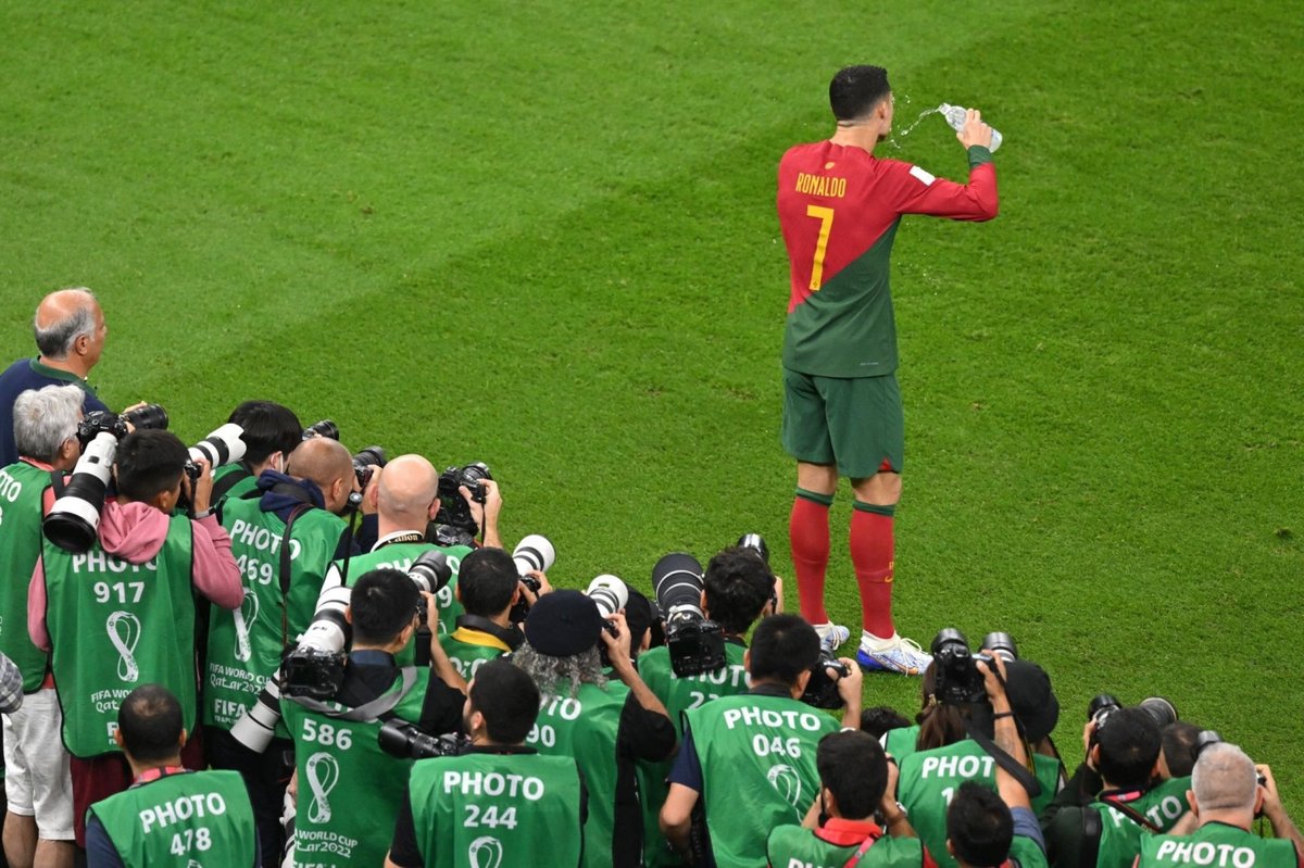 CriisHQ's tweet photo. Cristiano Ronaldo 
Water
#FIFAWorldCup , #Portugal https://t.co/K9LV8vaOsM