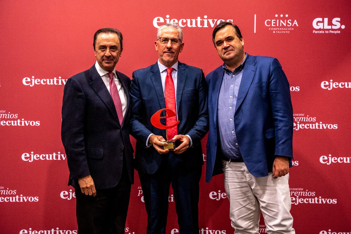 Covap's tweet photo. Enhorabuena a nuestro departamento de #RRHH que fue premiado ayer en la XXXI Edición de los premios @ejecutivos_es. Un evento que contó con la presencia de grandes personalidades de la empresa y economía española. #PremiosEjecutivos2022 https://t.co/3ZkqKArDBu