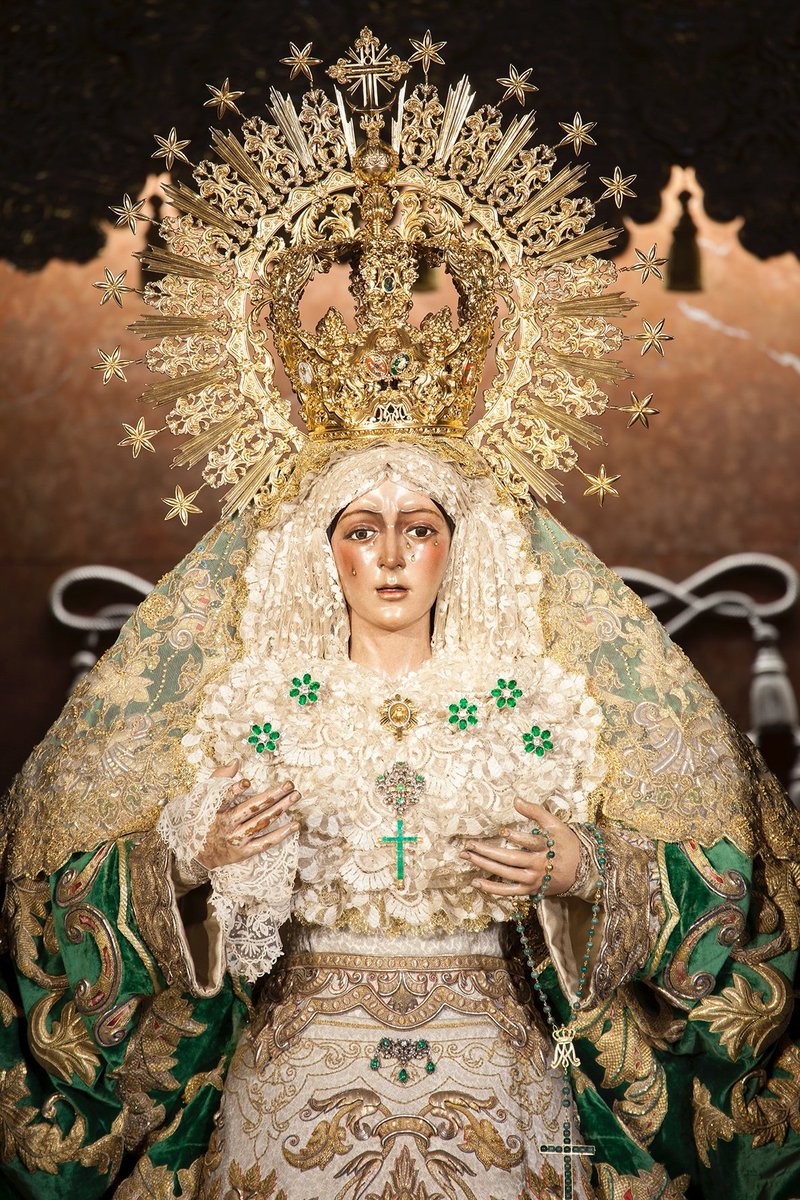 R  E I N A     D E        S E V I L L A