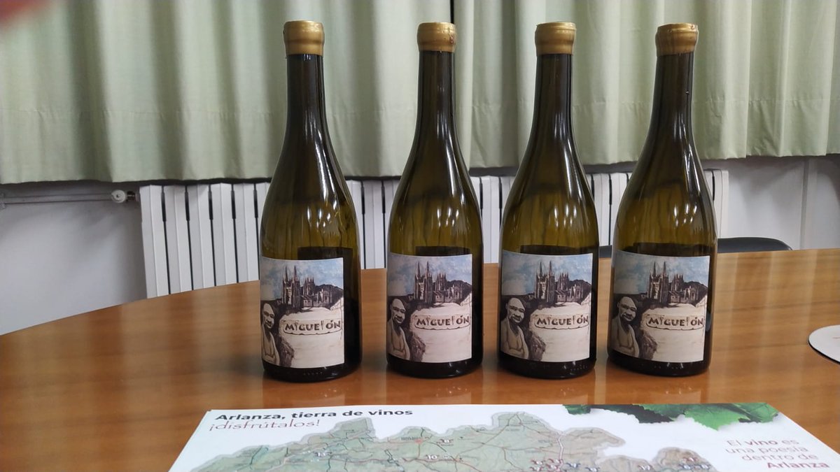 UbuVerde's tweet photo. ¡¡Esta semana hemos tenido ya dos talleres!! Os dejamos aquí las fotos de ambas atividades

El martes hicimos una cata de vinos de la zona con la participación de @bodegassierra y la @DOArlanza1 https://t.co/N1Egdm1o4t