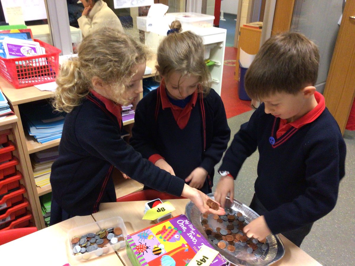 HawthornsLS's tweet photo. Year 1 have been on a shopping trip this morning! They had to find the right amount of money to pay to the shop keeper in order to buy their toy. ⁦@HawthornsSchool⁩ https://t.co/9K9ZeJ484Y