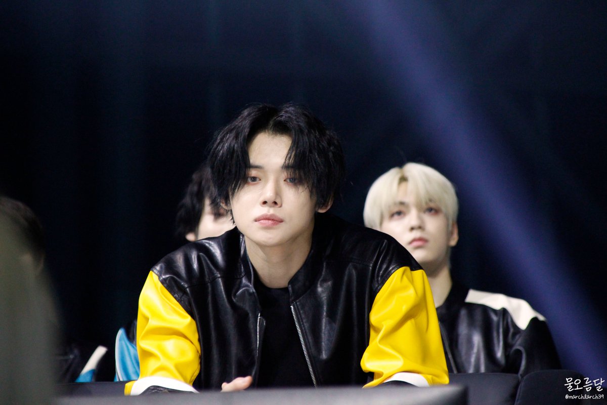 marchlarch39's tweet photo. 221126 MMA 가수대기석 투바투
#MMA #MMA2022 #TXT #투바투 #TOMORROW_X_TOGETHER #투모로우바이투게더 #TXTatMMA2022 #YEONJUN #연준 https://t.co/j9dIV9ZKW4