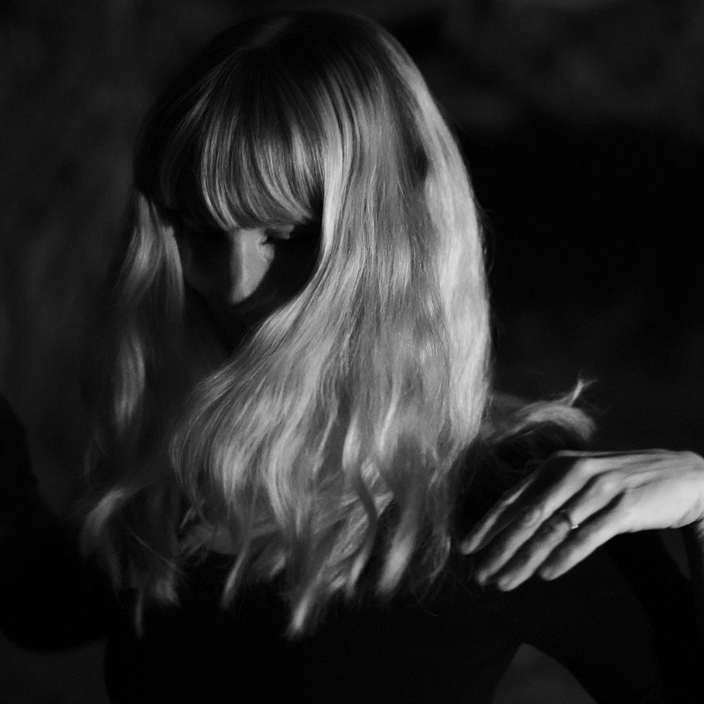 EmilyJaneWhite1's tweet photo. Currently driving to the beautiful coast of Bretagne, France 
These are my last shows of 2022 
📷 by Francesco Echo
Dec 2 - L’Archipel, Fouesnant FR
Dec 3 - Le Roudeur, Saint-Martin-des-Champs FR
Dec 5 - @WHACLondon London UK @3c_tour @talitres @Wordof_Mouth https://t.co/zCHnQQizc0