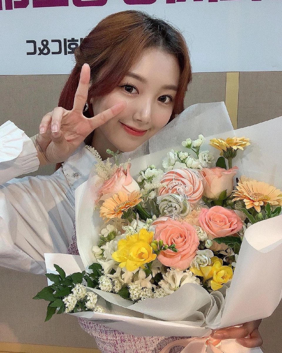 dddumplingssss's tweet photo. EunB &amp; Nahida 🌿

A prisoner of the depths of the embrace of the makalons, who contemplates the world in her own way https://t.co/XF4DUtJhZY