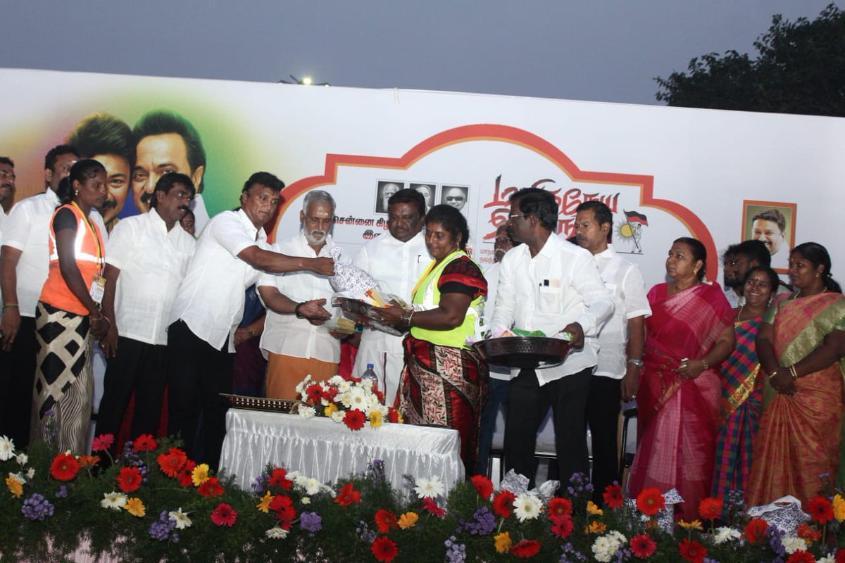 CMageshKumar6's tweet photo. #உதயம்_11 30.11.2022 மாலை 5 மணி அளவில் நவம்பர் 27 - @dmk_youthwing செயலாளர் அண்ணன் @Udhaystalin அவர்களின் பிறந்தநாள் - மனிதநேய உதயநாள் முன்னிட்டு செ.கி.மா.தலைமையில் சார்பில் மாவட்ட இளைஞரணி  அமைப்பாளர் ஆகிய எனது தலைமையில் #350_தூய்மை_பணியளர்களுக்கு_நலத்திட்டம் 1/3 https://t.co/6w4YQTdB9M