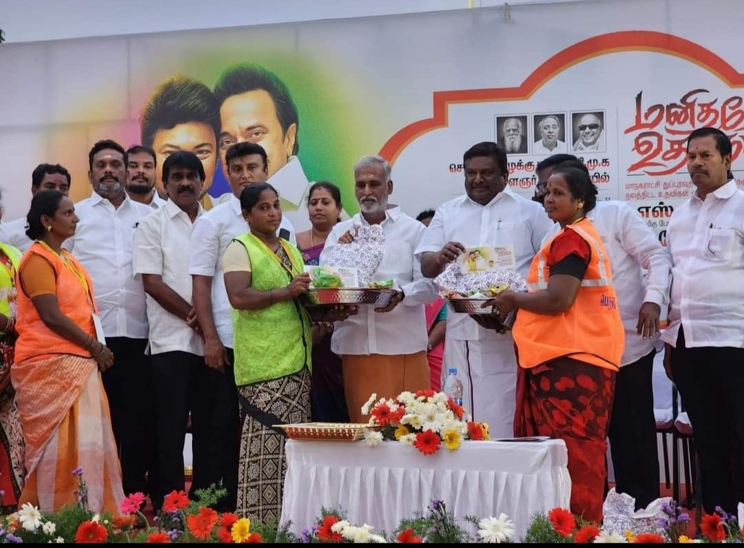 CMageshKumar6's tweet photo. பகுதி துணை அமைப்பாளர்கள்., வட்ட கழக செயலாளர்கள்., வட்ட இளைஞர் அணி அமைப்பாளர்கள்.,  வட்ட துணை அமைப்பாளர்கள்., கழக நிர்வாகிகள் இருந்தனர்... 

அன்புடன் : சி.மகேஷ்குமார்
மாவட்ட அமைப்பாளர்., சென்னை கிழக்கு மாவட்ட திமுக இளைஞர் அணி... 3/3 https://t.co/8nP5JyiVmL